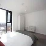 Elegant 2 Bedroom Aparment On Broad Street