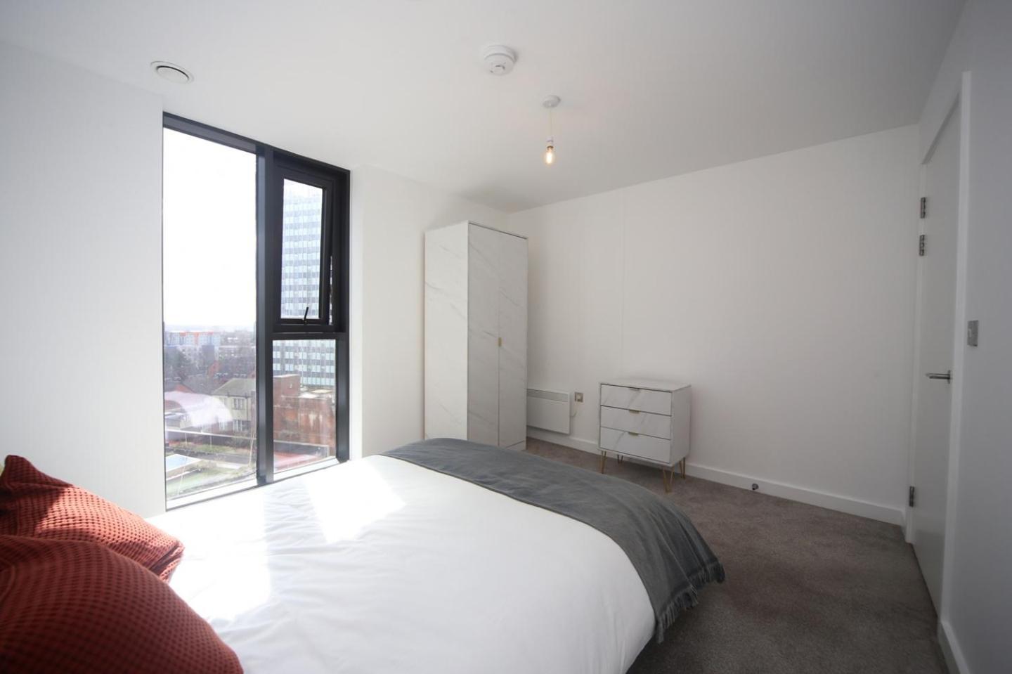 Apartment Elegant 2 Bedroom Aparment On Broad Street