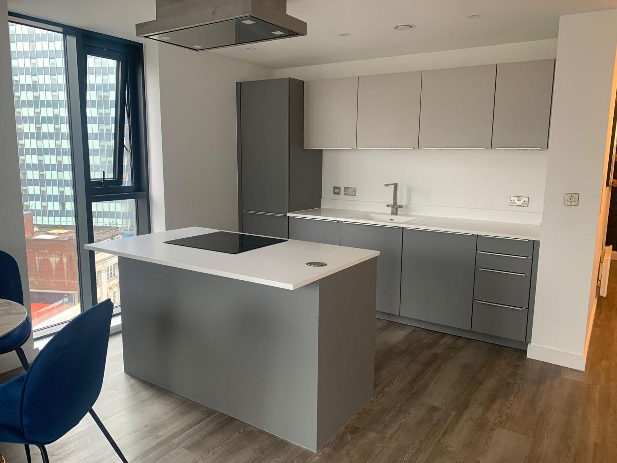 Elegant 2 Bedroom Aparment On Broad Street