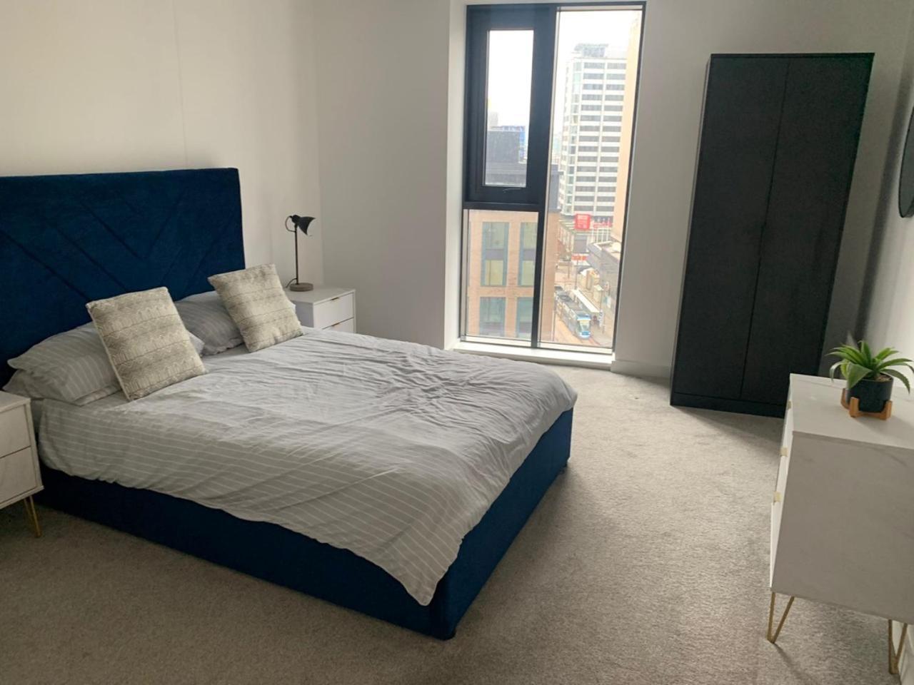 Elegant 2 Bedroom Aparment On Broad Street Apartment